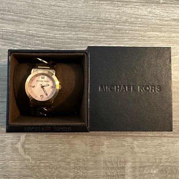 Michael Kors Watch - Picture 4 of 4